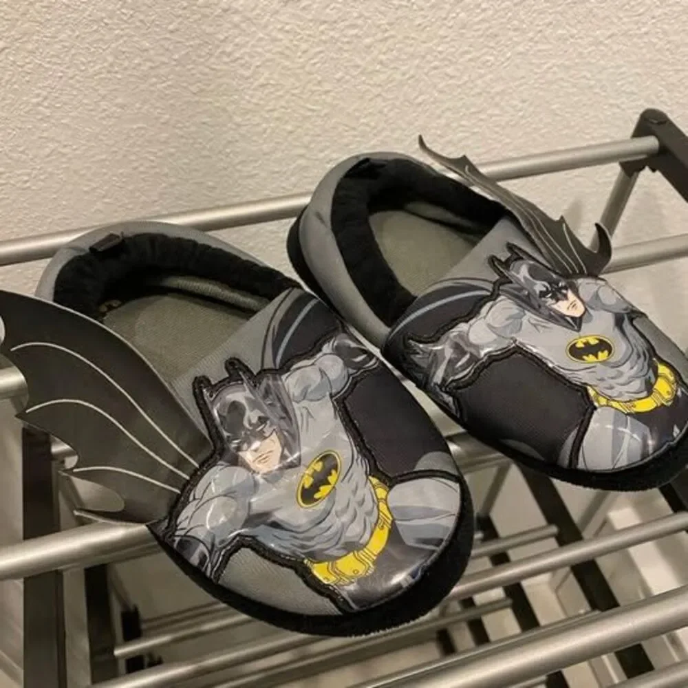 Batman boys slipper shoes size 11-12